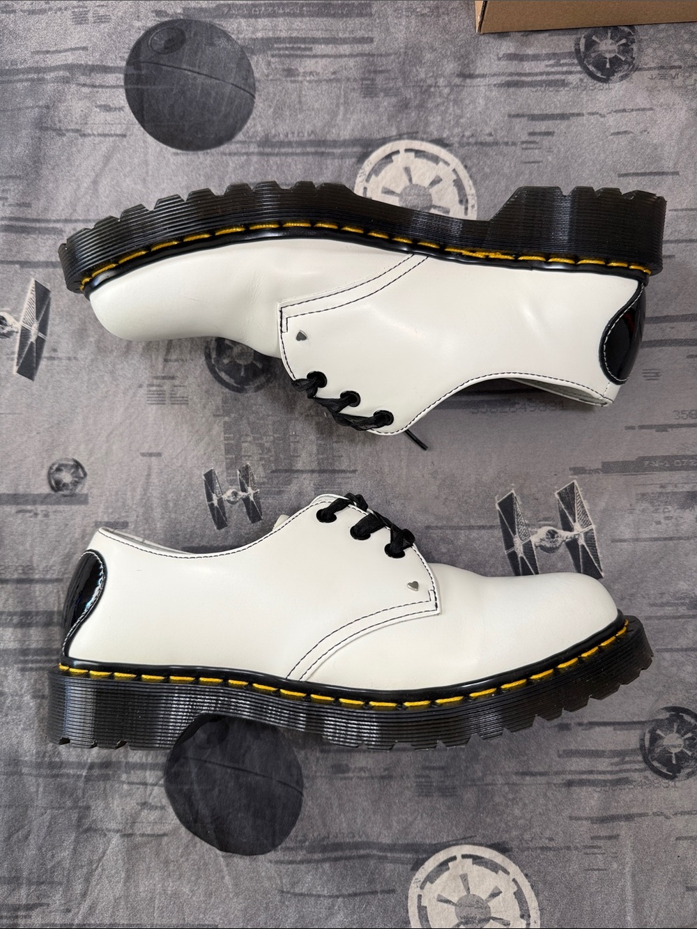 DR MARTEN 1461 PATENT HEARTS SZ 9 UK 7 RARE EUC